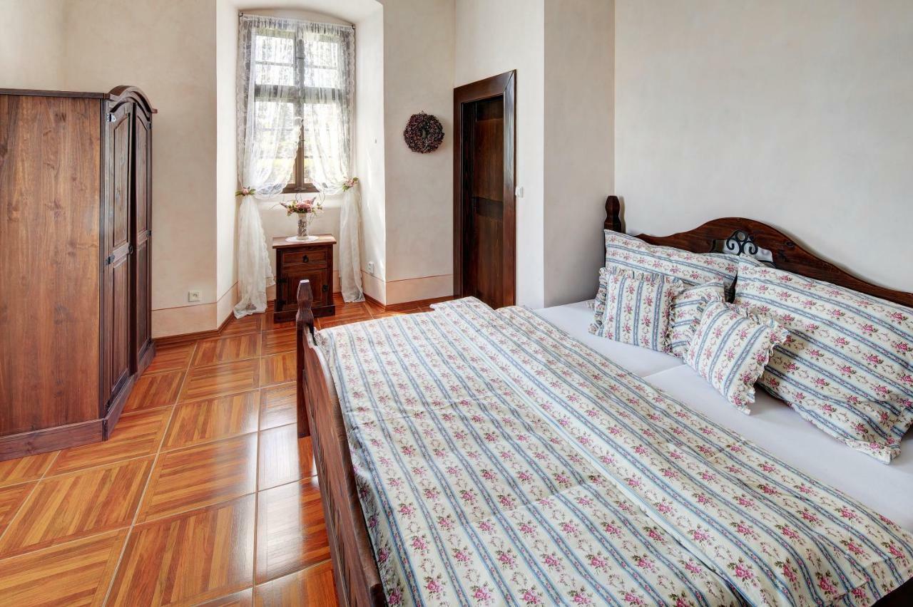 Dum Zameckych Kaplanu Hotel Valec Luaran gambar