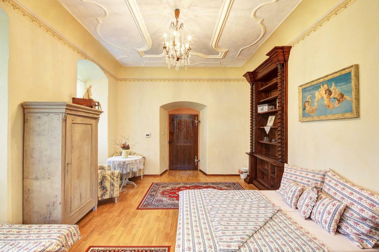 Dum Zameckych Kaplanu Hotel Valec Luaran gambar
