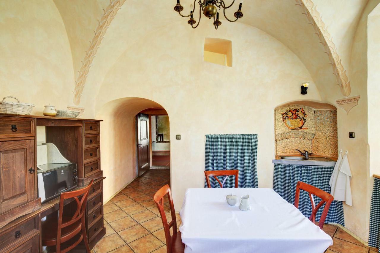 Dum Zameckych Kaplanu Hotel Valec Luaran gambar