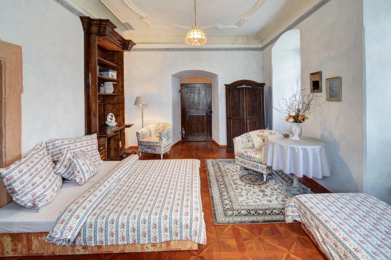 Dum Zameckych Kaplanu Hotel Valec Luaran gambar