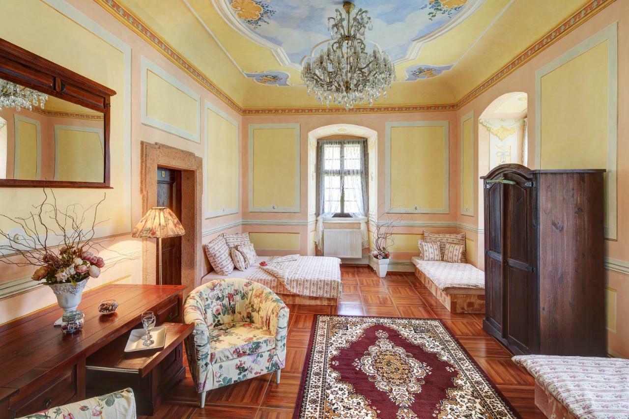 Dum Zameckych Kaplanu Hotel Valec Luaran gambar