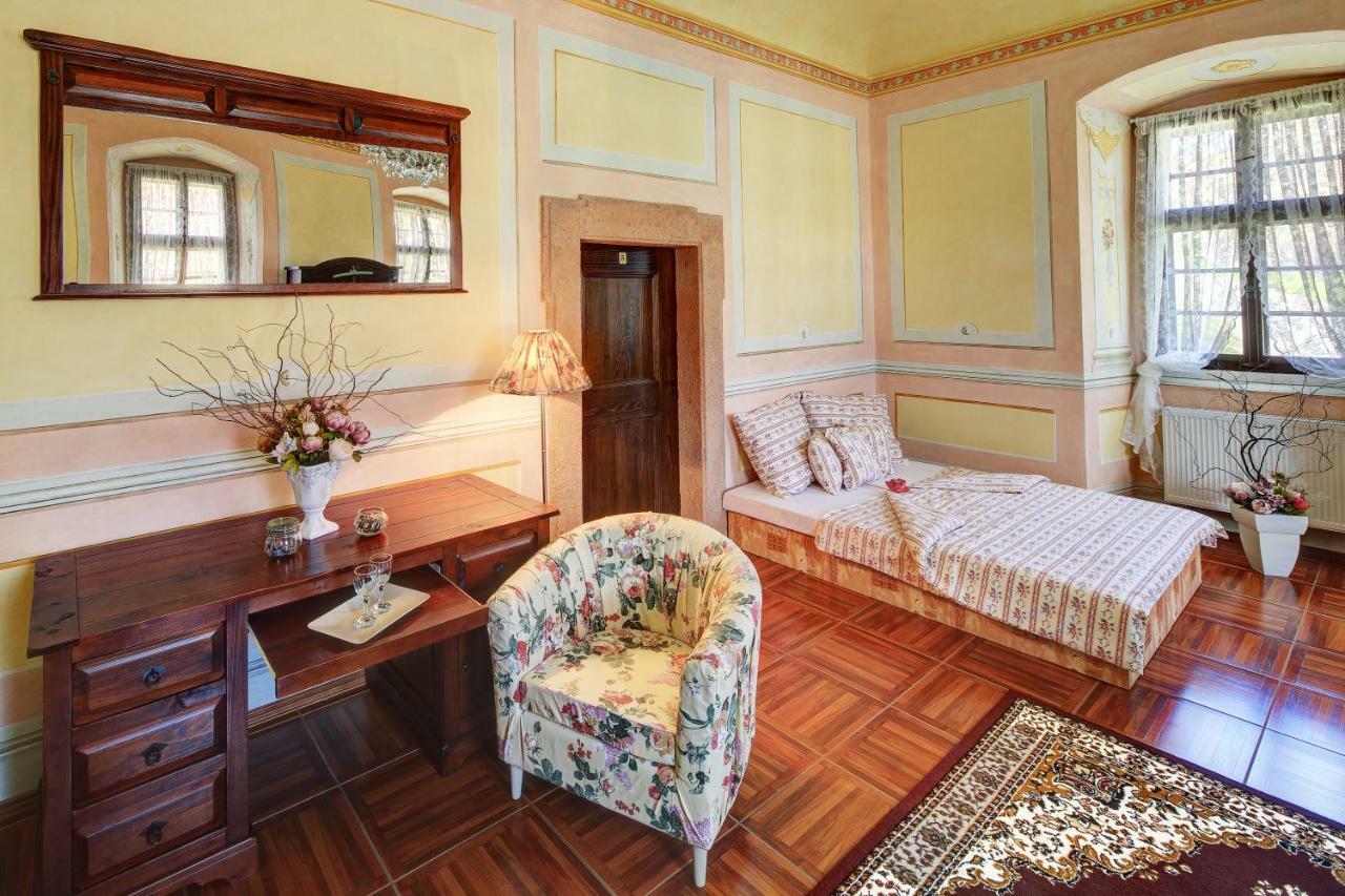 Dum Zameckych Kaplanu Hotel Valec Luaran gambar