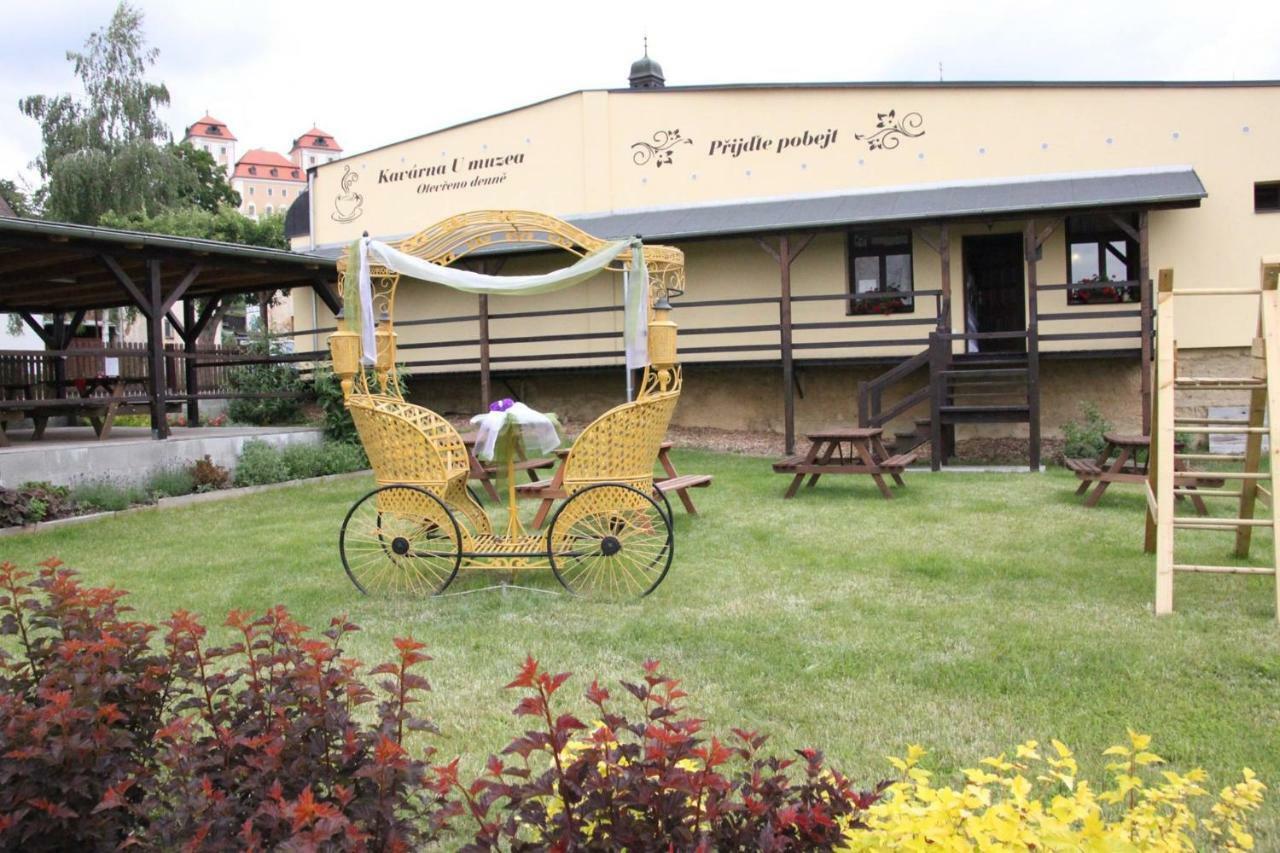 Dum Zameckych Kaplanu Hotel Valec Luaran gambar