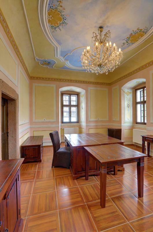 Dum Zameckych Kaplanu Hotel Valec Luaran gambar